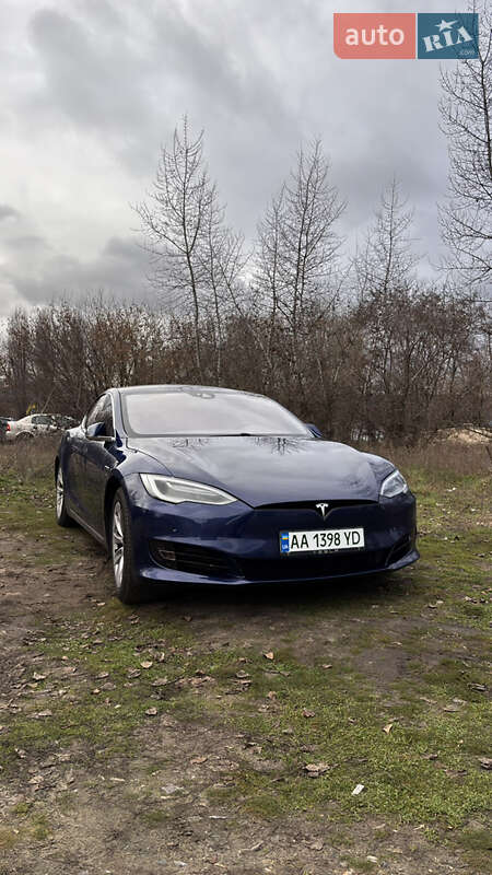 Лифтбек Tesla Model S 2016 в Киеве