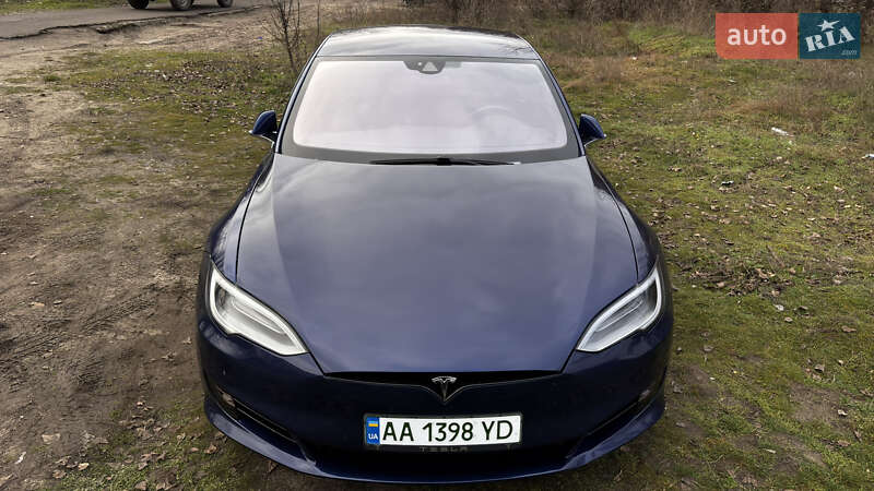 Лифтбек Tesla Model S 2016 в Киеве
