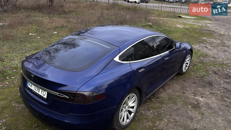 Лифтбек Tesla Model S 2016 в Киеве