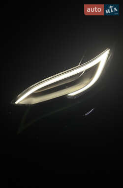 Лифтбек Tesla Model S 2016 в Киеве