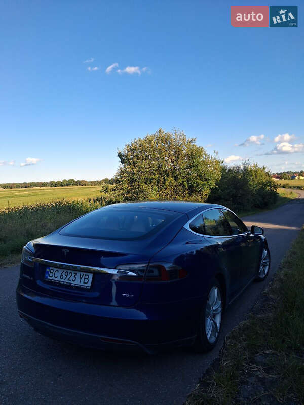 Лифтбек Tesla Model S 2015 в Стрые