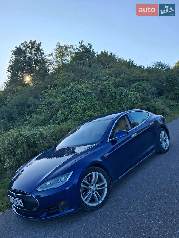 Лифтбек Tesla Model S 2015 в Стрые