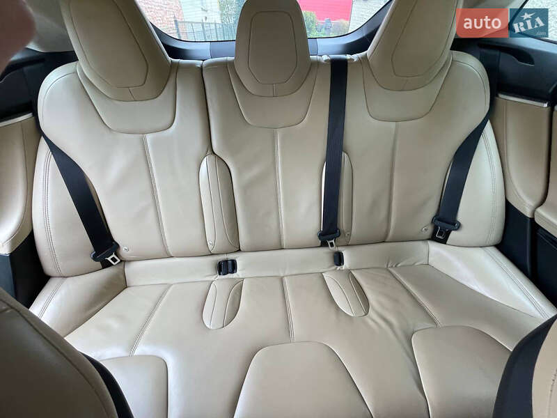 Лифтбек Tesla Model S 2015 в Стрые