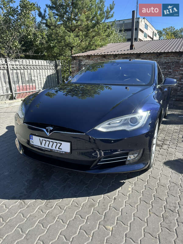 Лифтбек Tesla Model S 2015 в Львове
