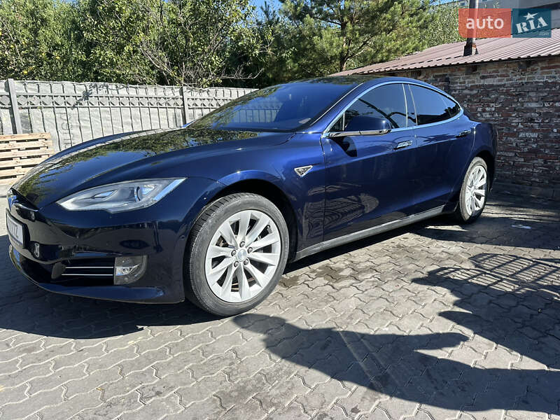 Лифтбек Tesla Model S 2015 в Львове