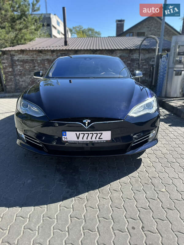 Лифтбек Tesla Model S 2015 в Львове