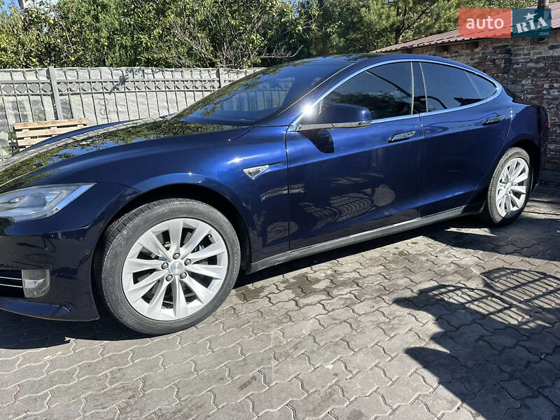 Tesla Model S 2015