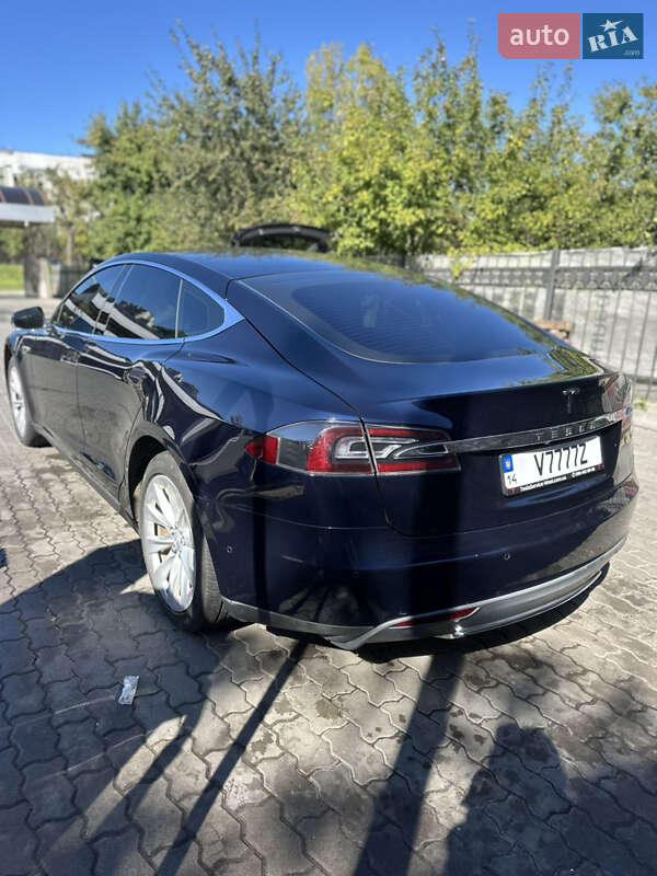 Лифтбек Tesla Model S 2015 в Львове