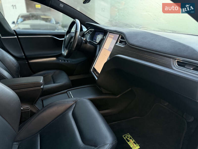 Ліфтбек Tesla Model S 2016 в Одесі