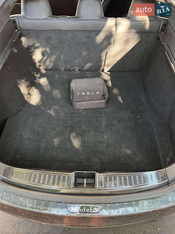 Лифтбек Tesla Model S 2019 в Киеве