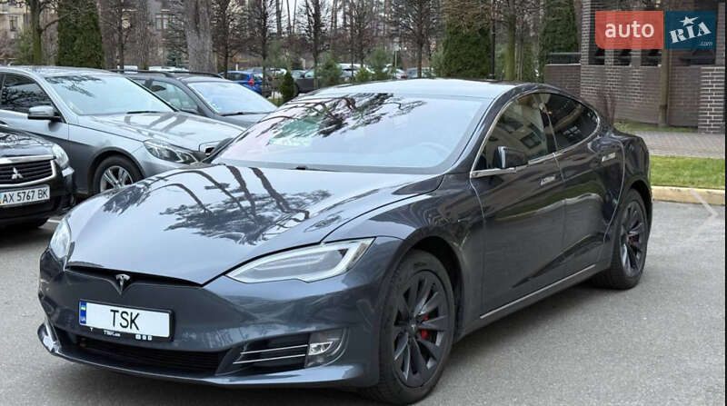 Лифтбек Tesla Model S 2019 в Киеве