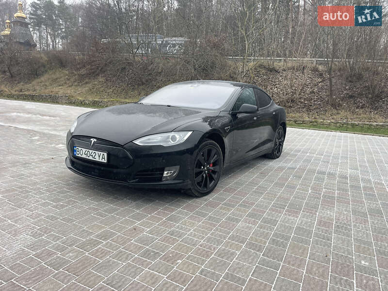 Ліфтбек Tesla Model S 2015 в Тернополі