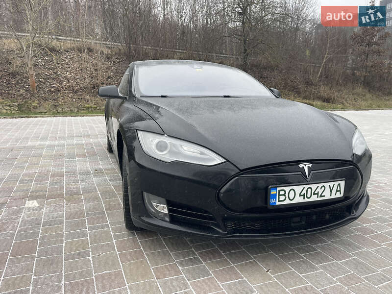 Ліфтбек Tesla Model S 2015 в Тернополі