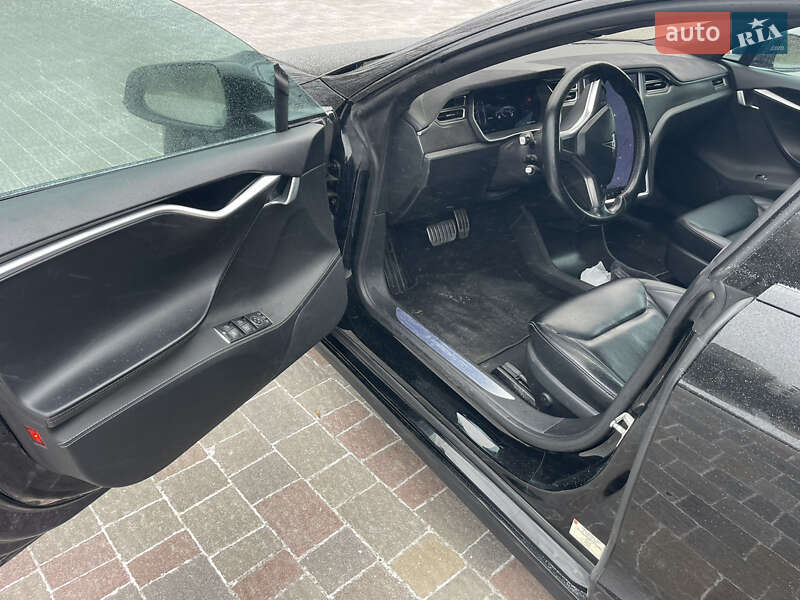 Ліфтбек Tesla Model S 2015 в Тернополі