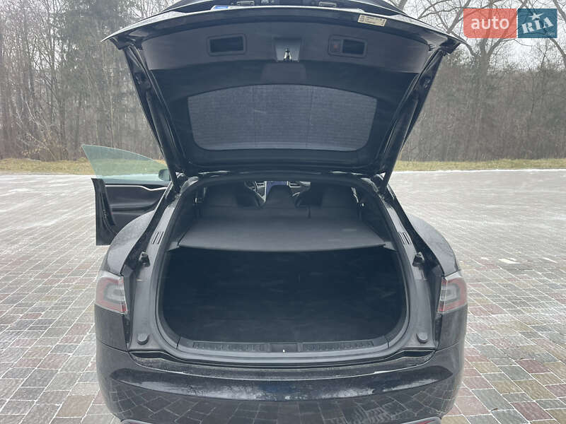 Ліфтбек Tesla Model S 2015 в Тернополі