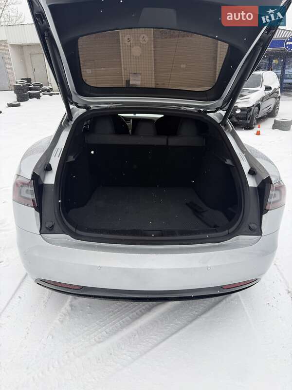 Лифтбек Tesla Model S 2017 в Запорожье