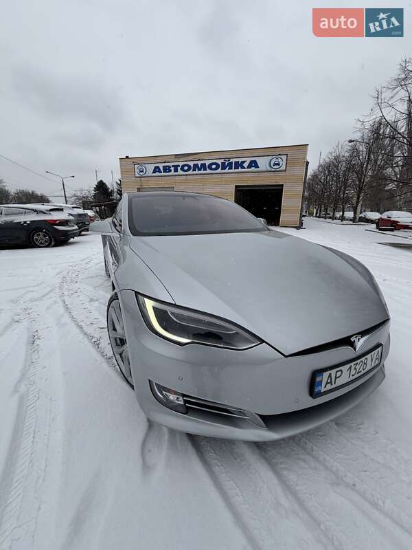 Лифтбек Tesla Model S 2017 в Запорожье