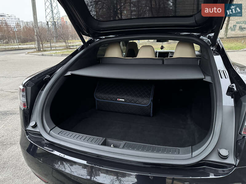 Лифтбек Tesla Model S 2016 в Харькове