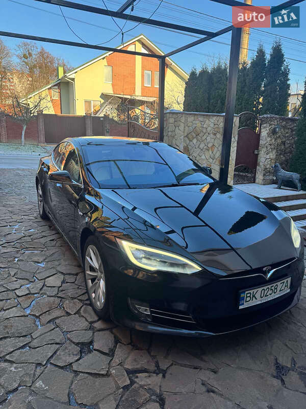 Ліфтбек Tesla Model S 2019 в Рівному