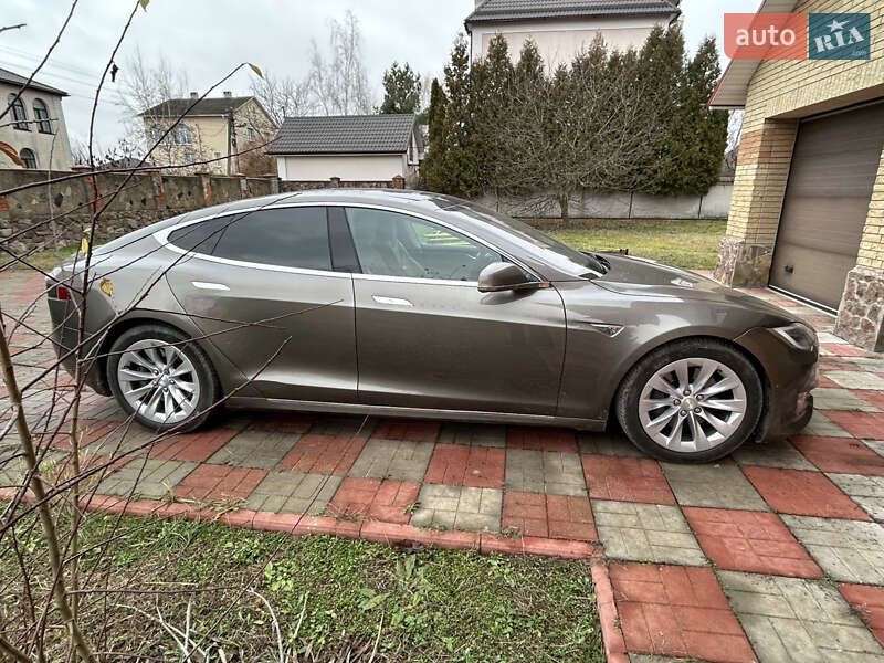 Лифтбек Tesla Model S 2016 в Киеве фото 5 Лифтбек Tesla Model S 2016 в Киеве