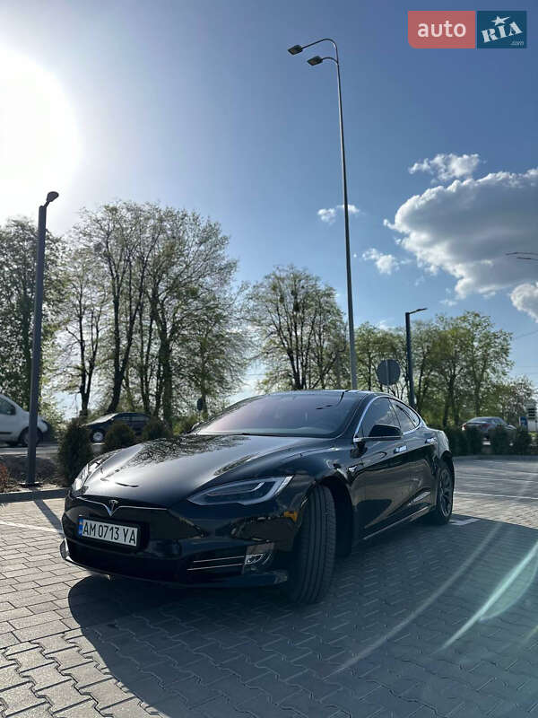 Ліфтбек Tesla Model S 2018 в Вінниці