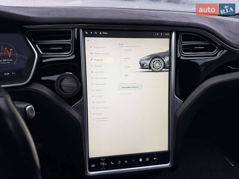 Лифтбек Tesla Model S 2015 в Ровно