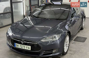 Лифтбек Tesla Model S 2015 в Ровно