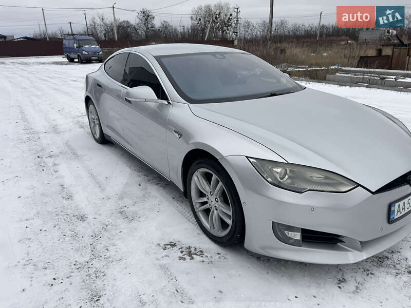 Лифтбек Tesla Model S 2015 в Киеве фото 2 Лифтбек Tesla Model S 2015 в Киеве
