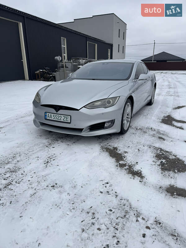 Лифтбек Tesla Model S 2015 в Киеве фото 10 Лифтбек Tesla Model S 2015 в Киеве