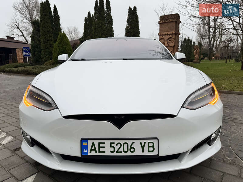 Лифтбек Tesla Model S 2020 в Днепре