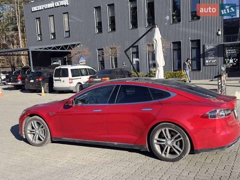 2013 Tesla Model S, VIN 5YJSA1DP3DFP17048:plate — фото 1 (autoria)