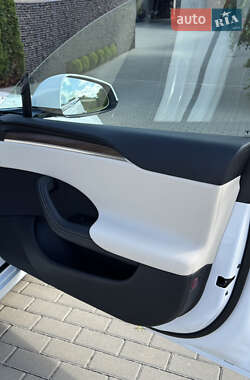 Лифтбек Tesla Model S 2023 в Львове