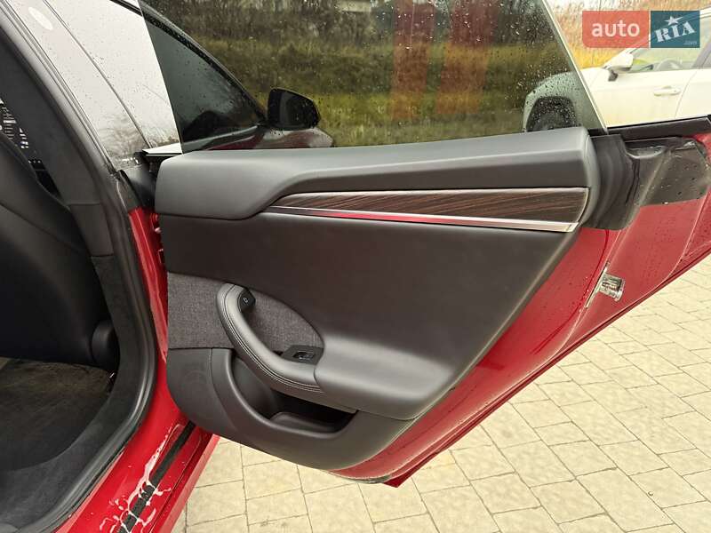 Лифтбек Tesla Model S 2021 в Львове