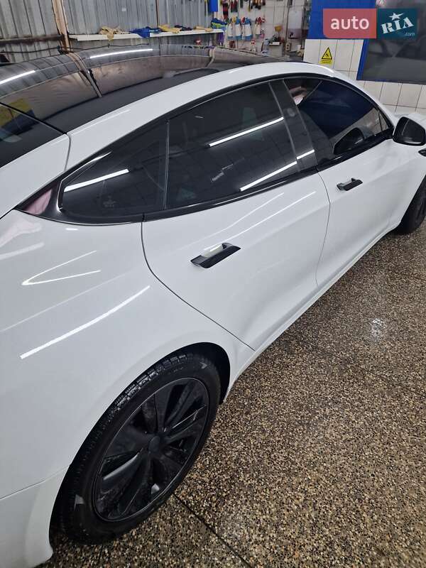 Лифтбек Tesla Model S 2023 в Одессе