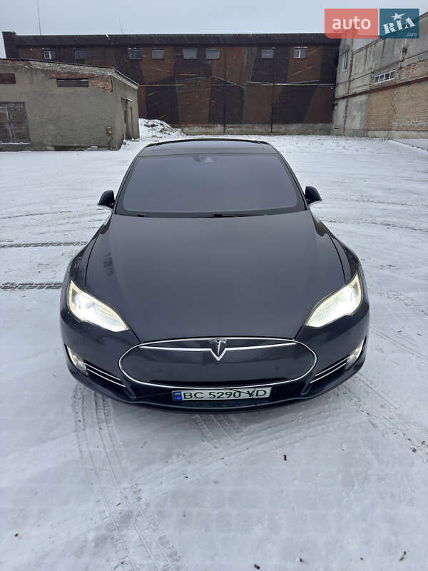 Лифтбек Tesla Model S 2016 в Львове