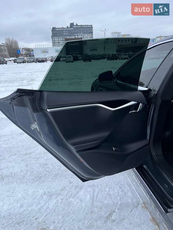 Лифтбек Tesla Model S 2017 в Житомире