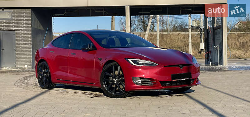Ліфтбек Tesla Model S 2017 в Львові