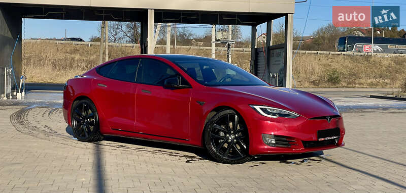 Ліфтбек Tesla Model S 2017 в Львові