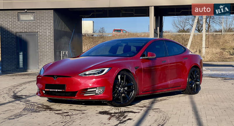 Ліфтбек Tesla Model S 2017 в Львові