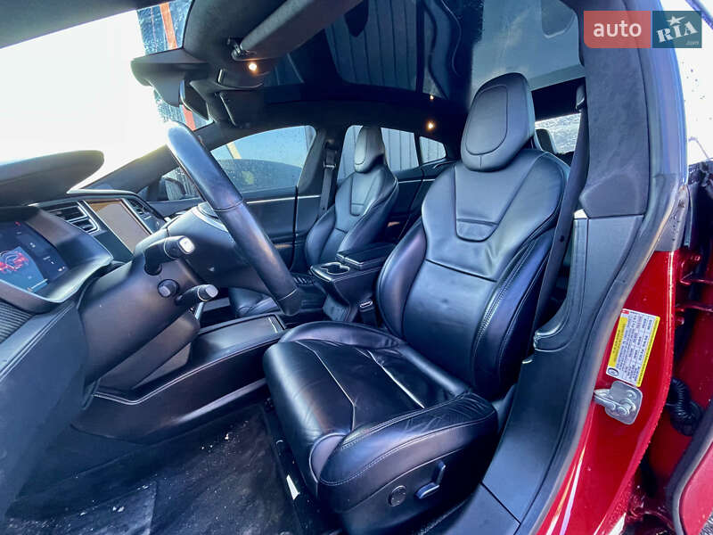 Ліфтбек Tesla Model S 2017 в Львові