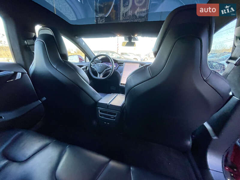 Ліфтбек Tesla Model S 2017 в Львові