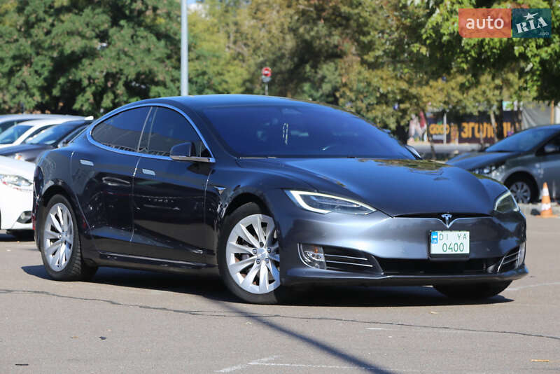 Tesla Model S 2018
