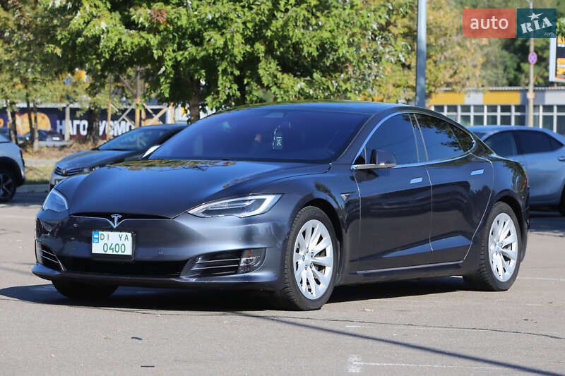 Лифтбек Tesla Model S 2018 в Киеве