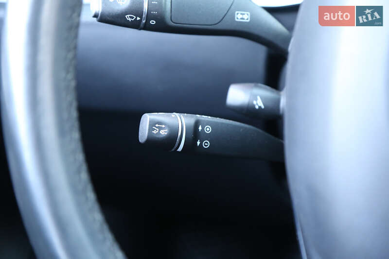 Лифтбек Tesla Model S 2018 в Киеве