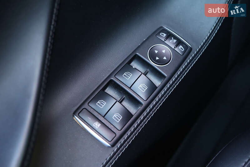 Лифтбек Tesla Model S 2018 в Киеве