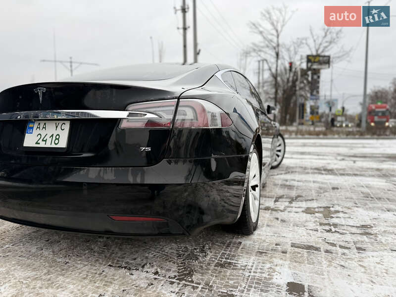 Лифтбек Tesla Model S 2017 в Киеве