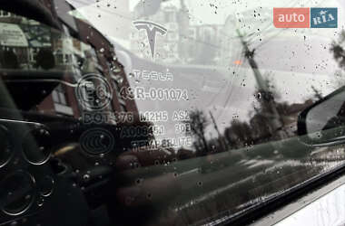 Ліфтбек Tesla Model S 2017 в Києві