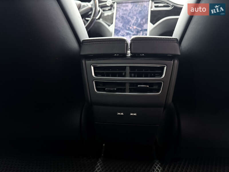 Лифтбек Tesla Model S 2017 в Киеве