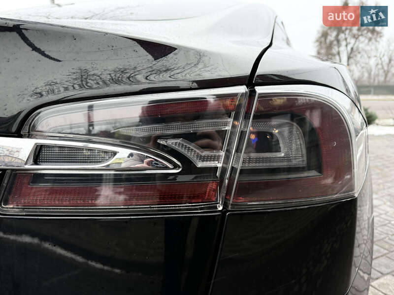 Лифтбек Tesla Model S 2017 в Киеве