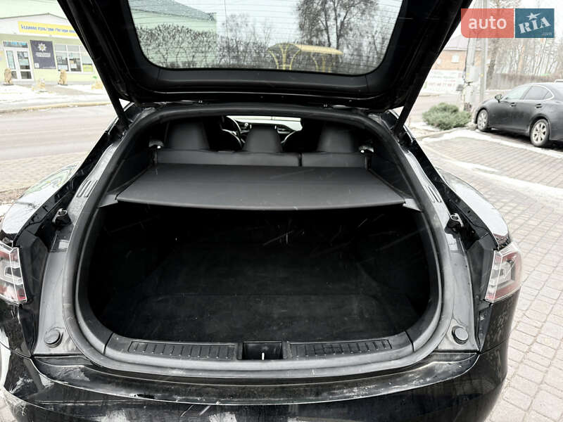 Лифтбек Tesla Model S 2017 в Киеве